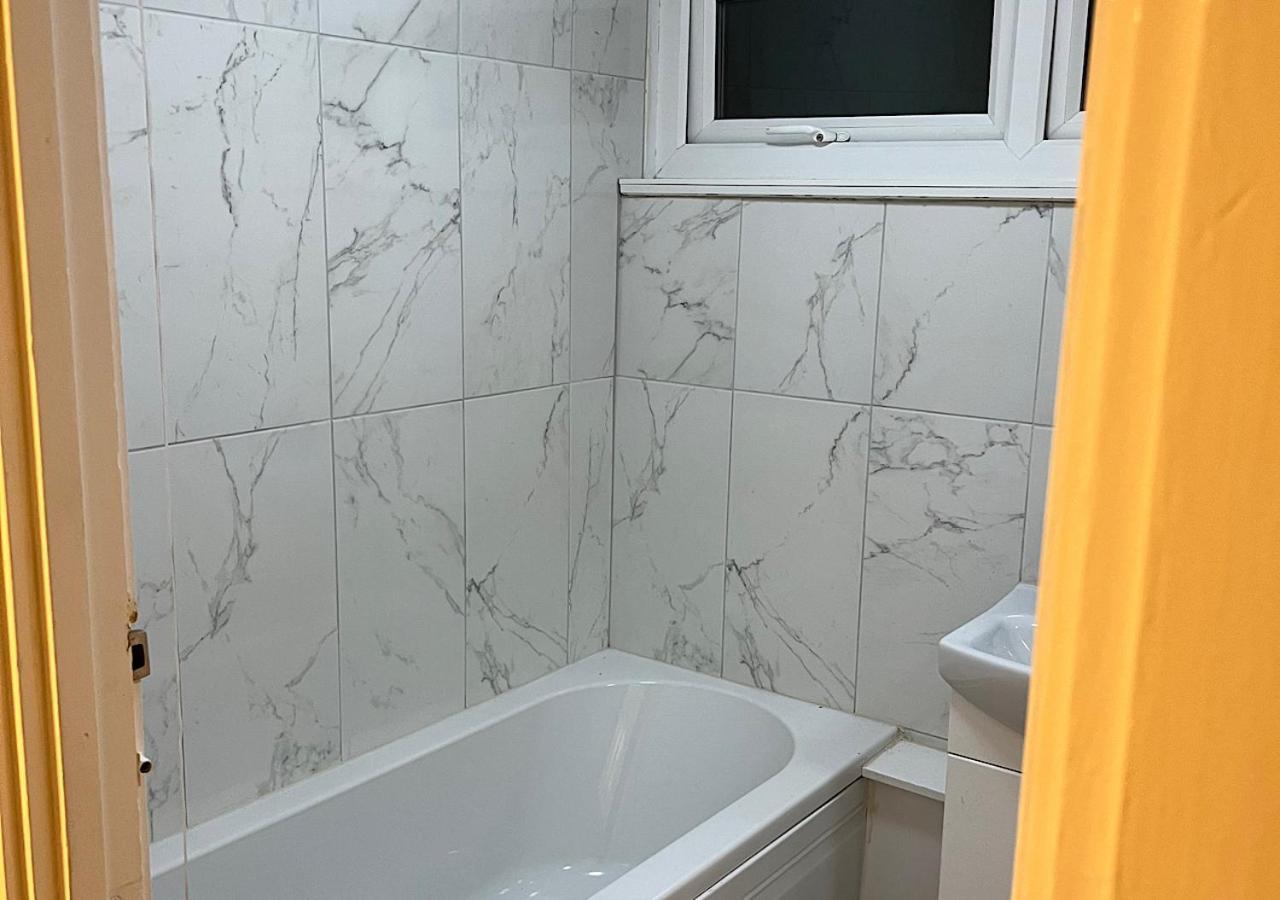 Lovely 2 Bedroom Apartment With Parking Space London Luaran gambar